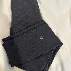 Super cute & comfy Lulu lemon size 0 charcoal leggings 21” worn once!